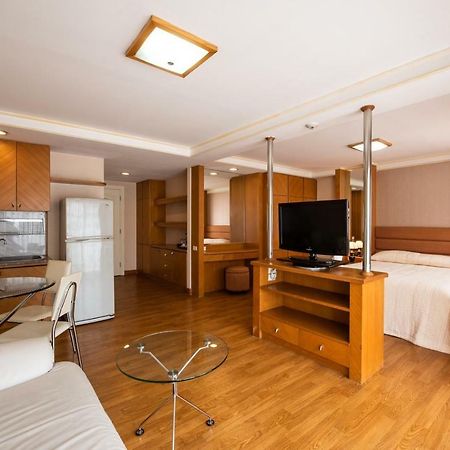 Roseate Ratchada Aparthotel Bangkok Buitenkant foto