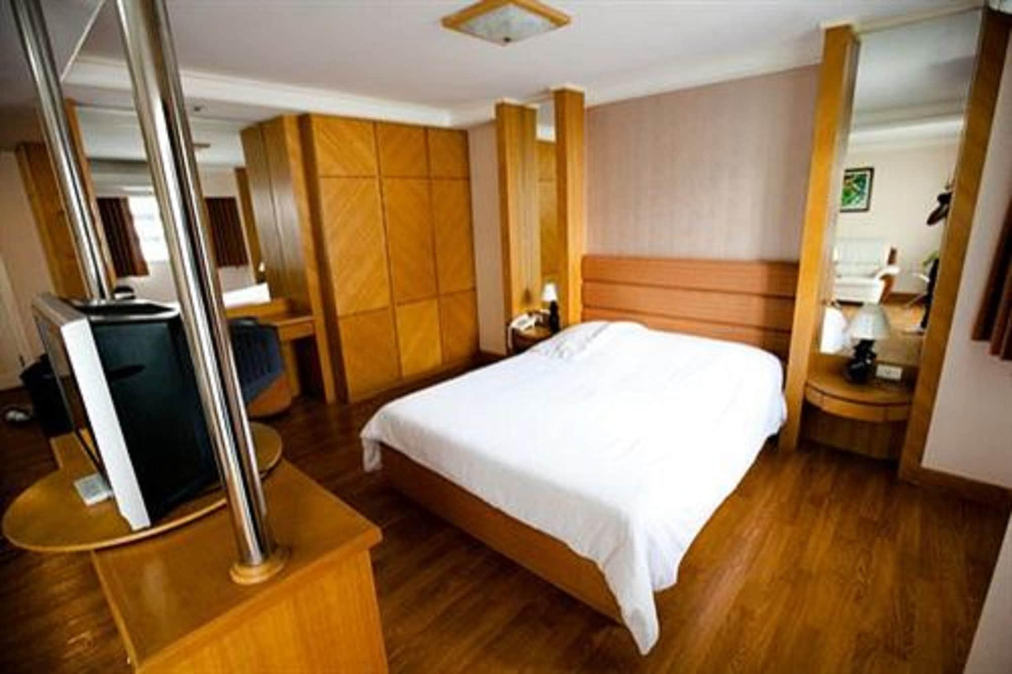 Roseate Ratchada Aparthotel Bangkok Buitenkant foto