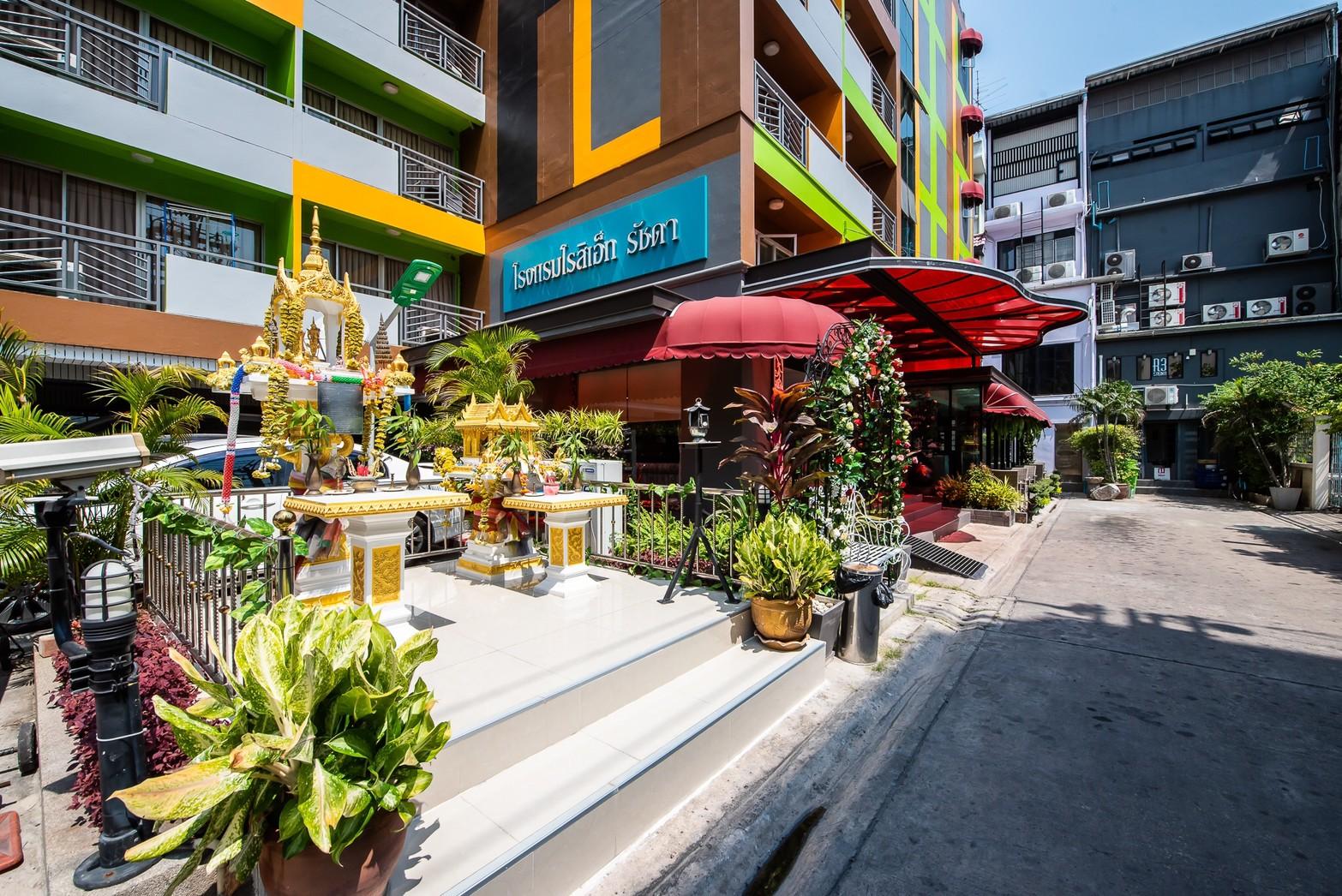 Roseate Ratchada Aparthotel Bangkok Buitenkant foto