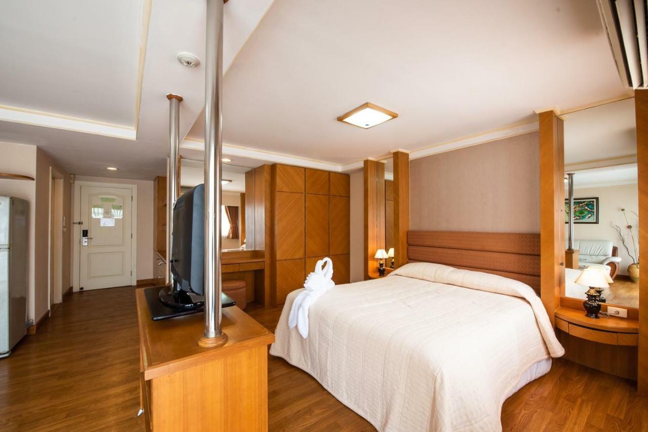 Roseate Ratchada Aparthotel Bangkok Buitenkant foto