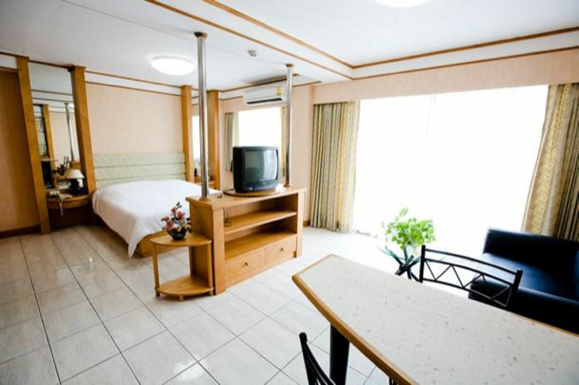 Roseate Ratchada Aparthotel Bangkok Buitenkant foto