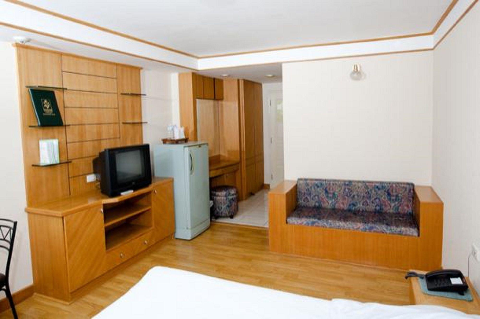 Roseate Ratchada Aparthotel Bangkok Buitenkant foto